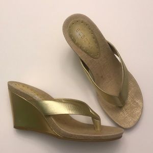 BCBGirls thong Sandal